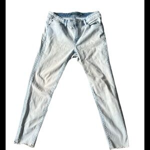 Women’s Light Blue Jeans